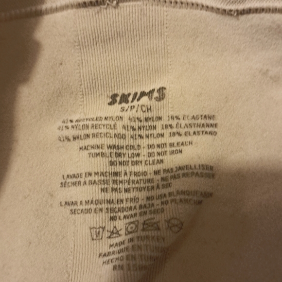 SMALL. SKIMS STRAPLESS SHORTIE BODYSUIT - Picture 7 of 7